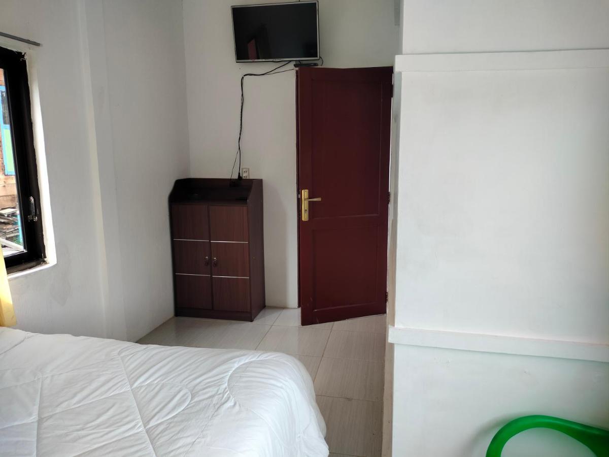Olivia Homestay Parapat Exterior photo